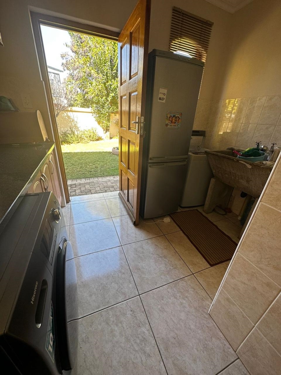 To Let 5 Bedroom Property for Rent in Mmabatho Unit 10 North West